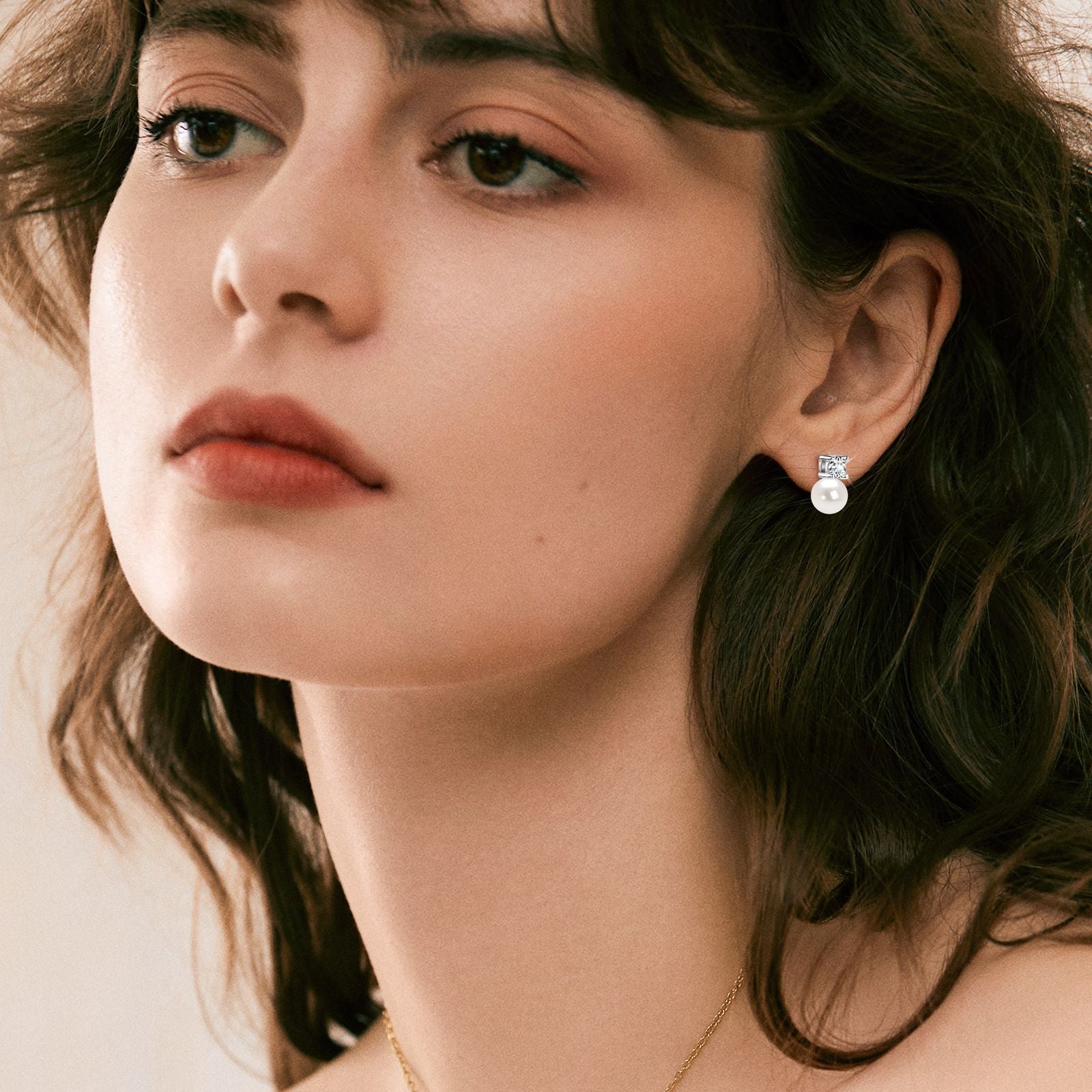 Fashionable freshwater pearl earrings s925 pure silver round strong light bulb earrings