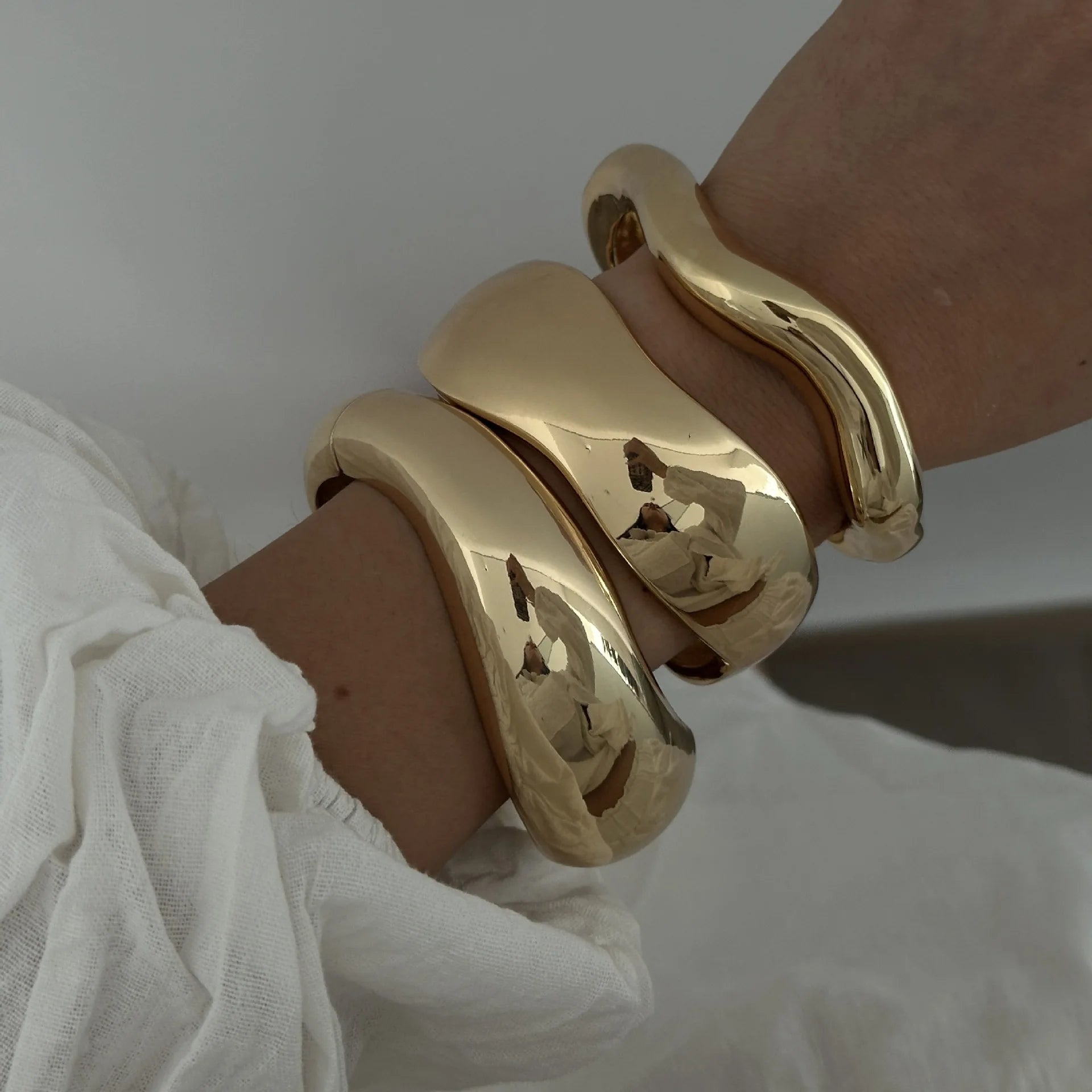 Hip Hop Water Drop Cuff Wide Bangles Vintage Punk Gold Silver Color Geometric Spring Bangles Women Bracelets Men Jewelry